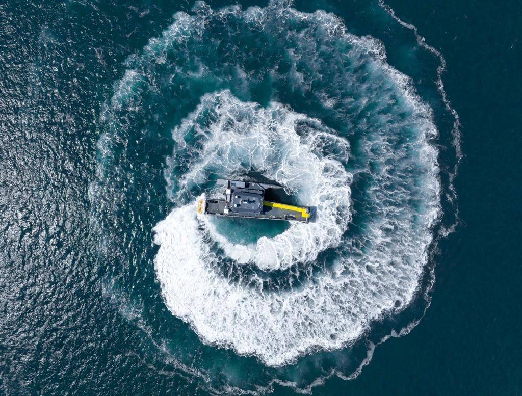 Seacat Columbia crew transfer vessel spinning