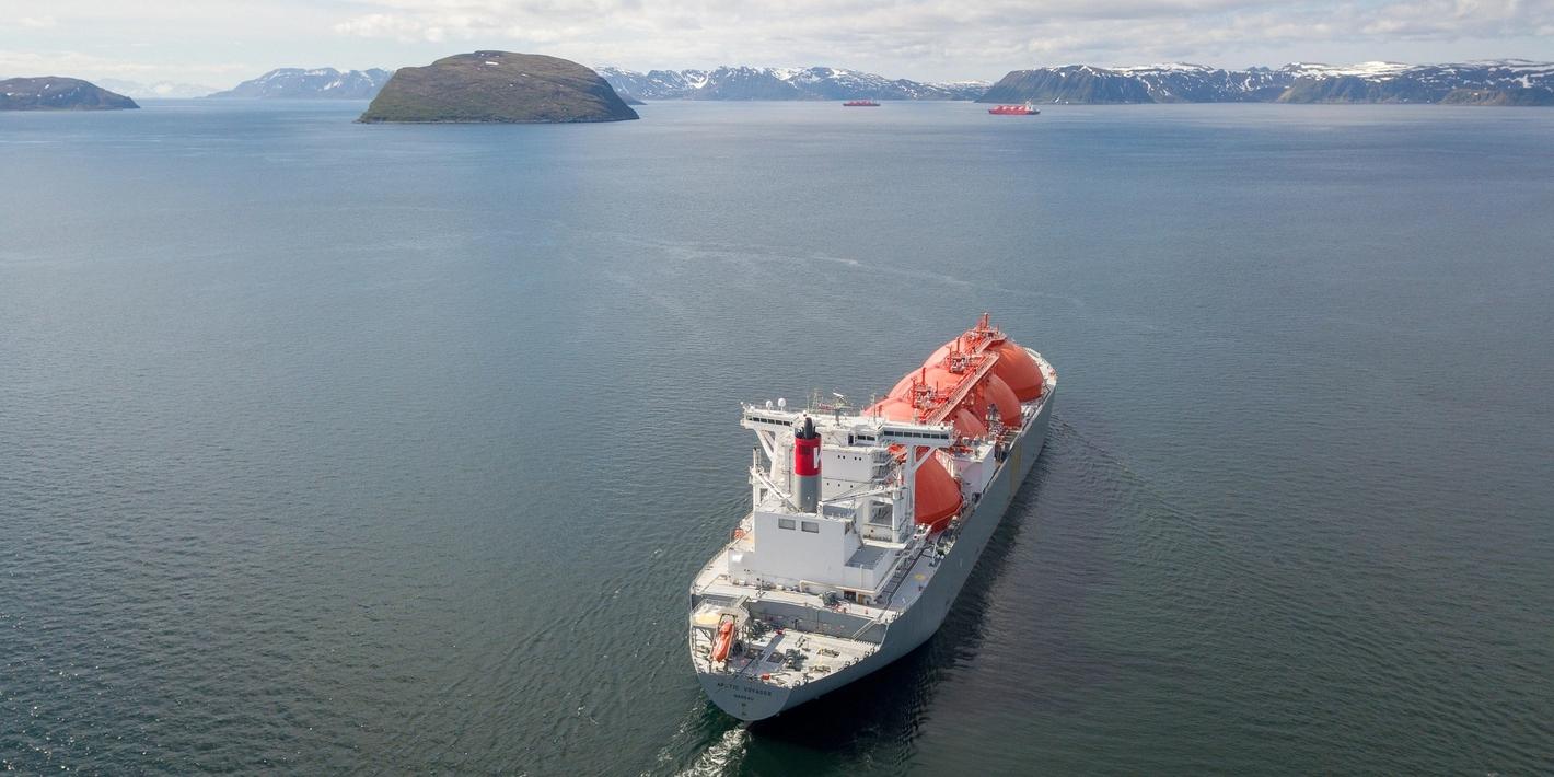 Arctic Voyager på vei fra Hammerfest LNG.