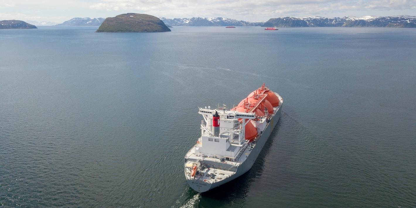 Arctic Voyager leaving Hammerfest LNG.