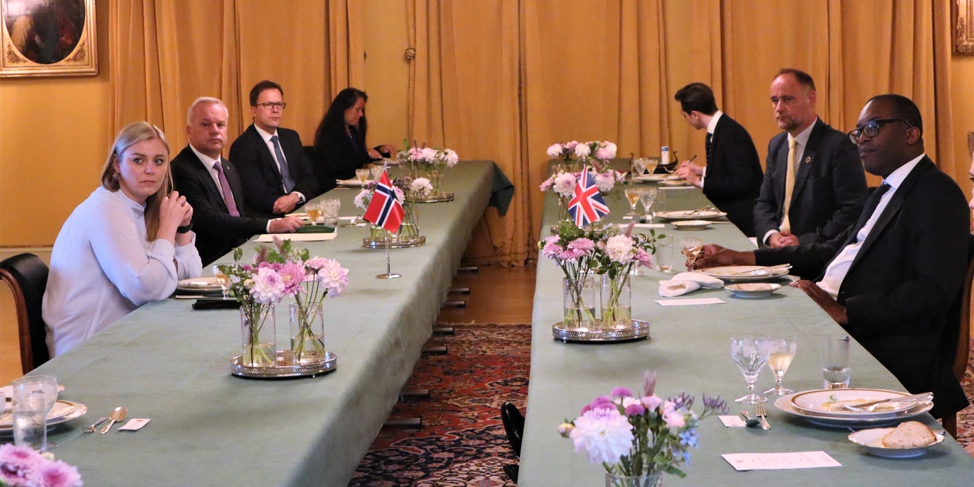 Group photo around table - Equinor meeting UK Energy Secretary Kwasi Kwarteng and Norway’s Energy Minister Tina Bru