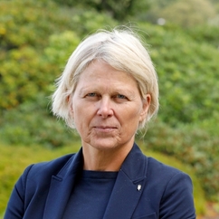 Portrettfoto av ingeniør Olea Synnøve Hofshagen, ikledd verneutstyr på Hywind Tampen