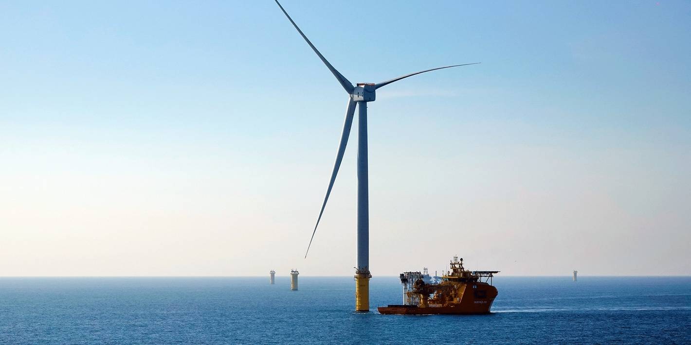 Big offshore wind farm celebrates power milestone