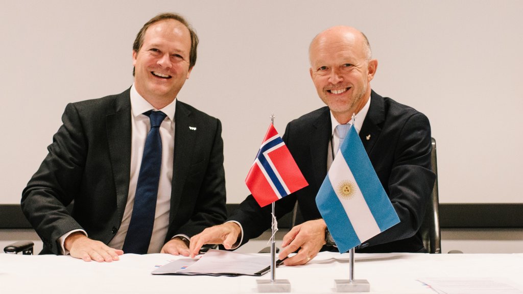 YPF and Equinor signing contract