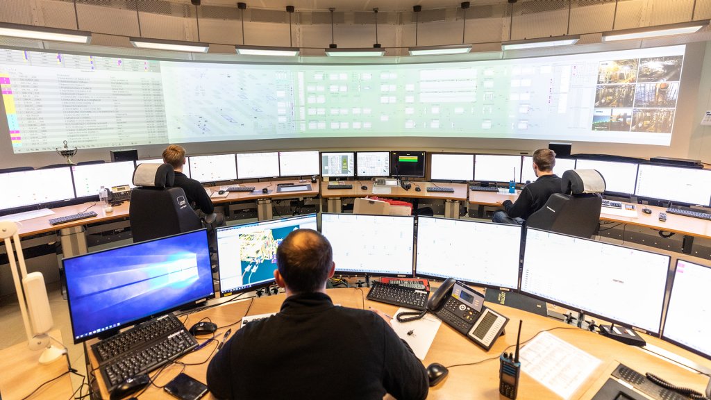 Photo of the control room on the Snorre A platform