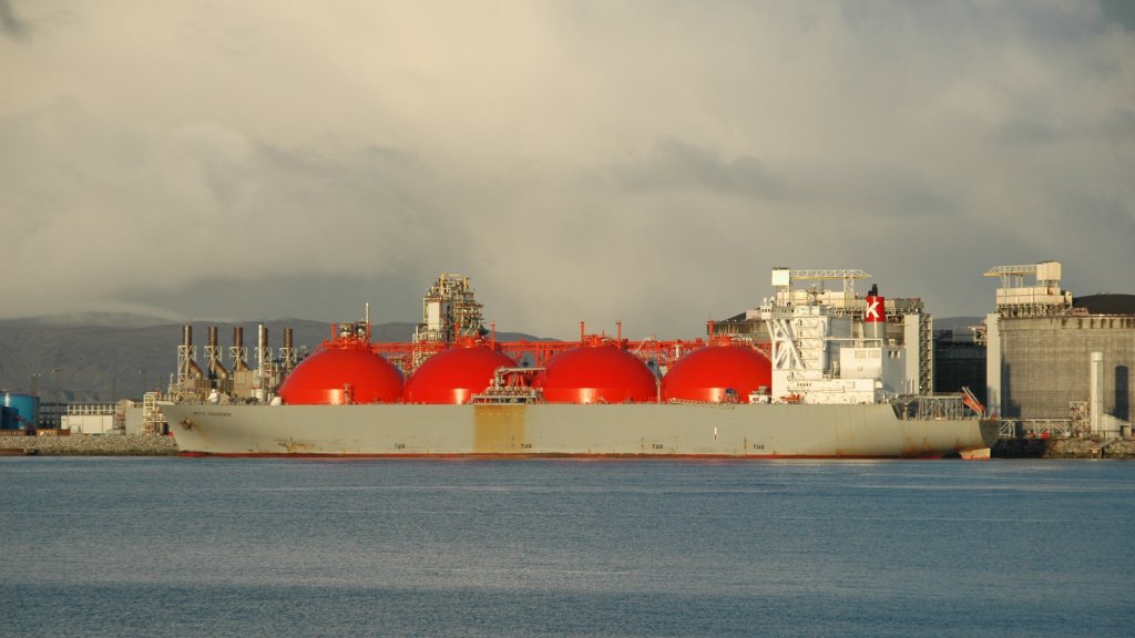 Photo of the Arctic Discoverer tanker