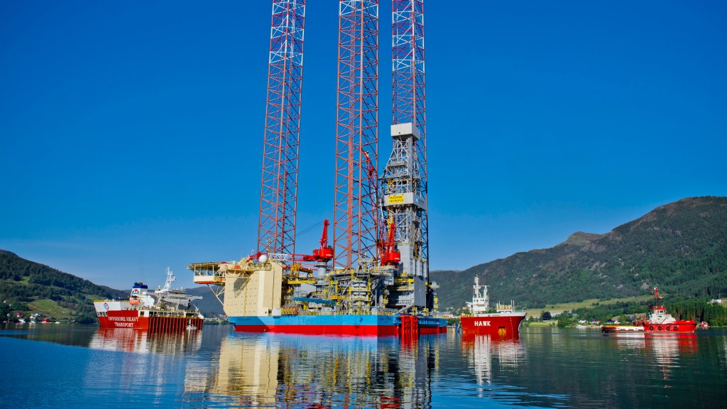 Photo of the Maersk Intrepid drilling rig