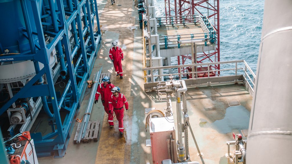 Photo of workers on the Johan Sverdrup field