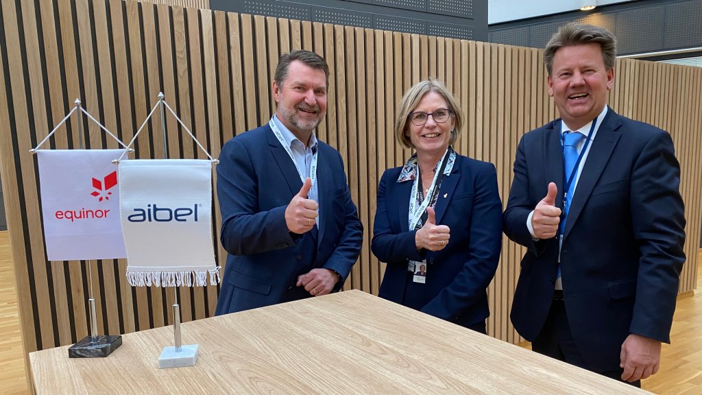 Geir Tungesvik (left), Mette H. Ottøy and Mads Andersen, president and CEO of Aibel.